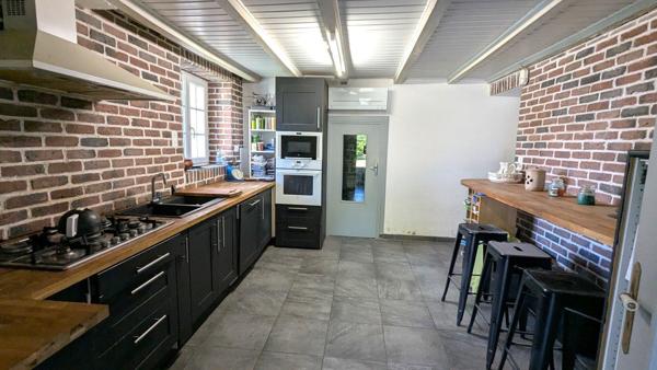 Maison ancienne à finir de restaurer avec terrain