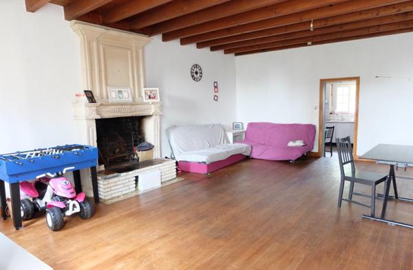 Maison ancienne à finir de restaurer avec terrain