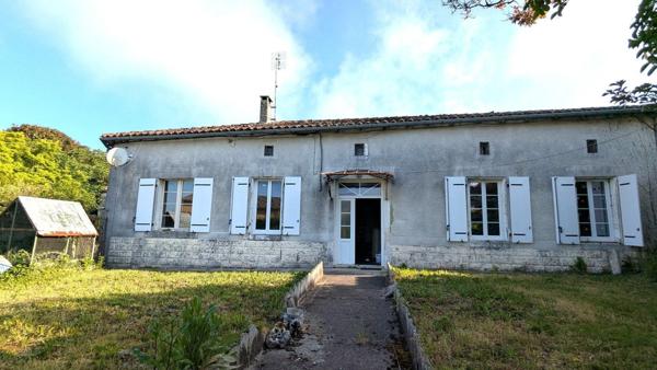 Maison ancienne à finir de restaurer avec terrain