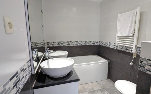 Maison ancienne à finir de restaurer avec terrain