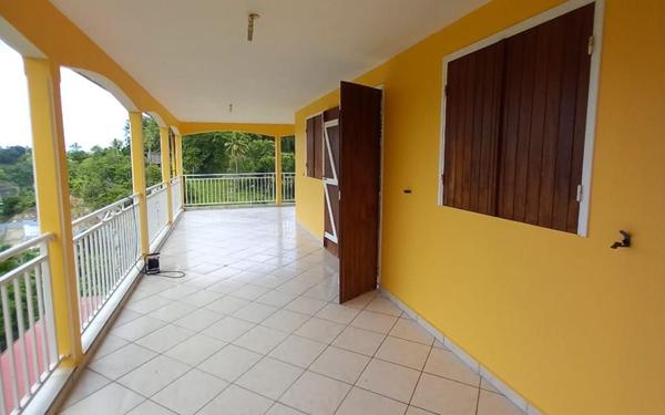 Appartement à louer    4 pièces •  Le Gosier