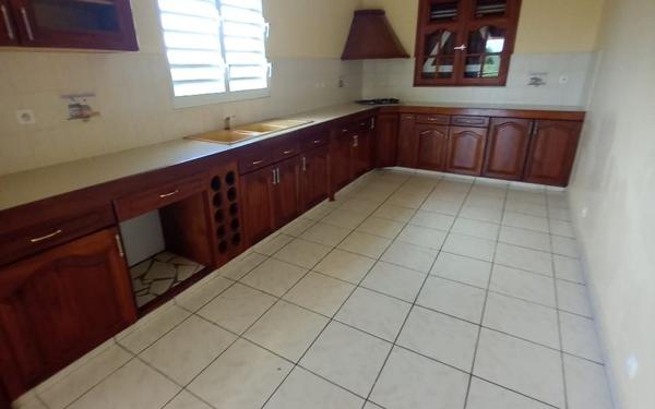 Appartement à louer    4 pièces •  Le Gosier