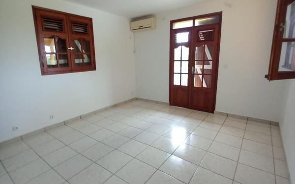 Appartement à louer    4 pièces •  Le Gosier