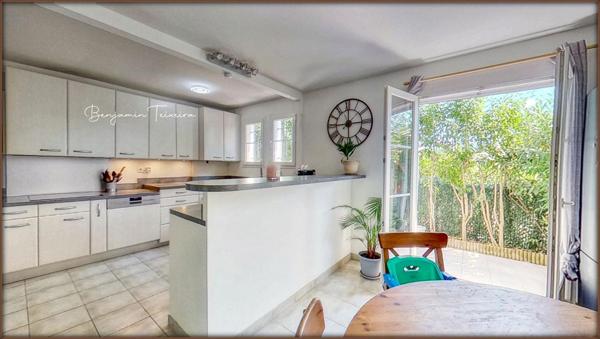 Maison Roquebrune Sur Argens 6 pièce(s) 96 m2 - 4 chambres dont 1 de plain-pied + Parking privé