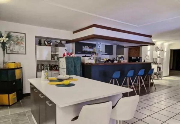 A 5mn d’ ALBERTVILLE (73) - Bâtisse de 439m2 + Annexes.