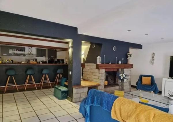 A 5mn d’ ALBERTVILLE (73) - Bâtisse de 439m2 + Annexes.