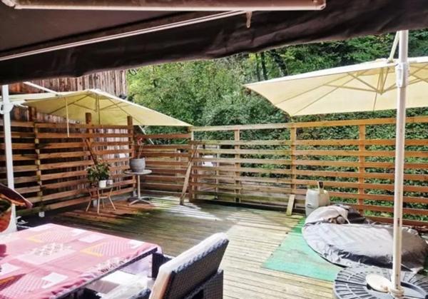 A 5mn d’ ALBERTVILLE (73) - Bâtisse de 439m2 + Annexes.