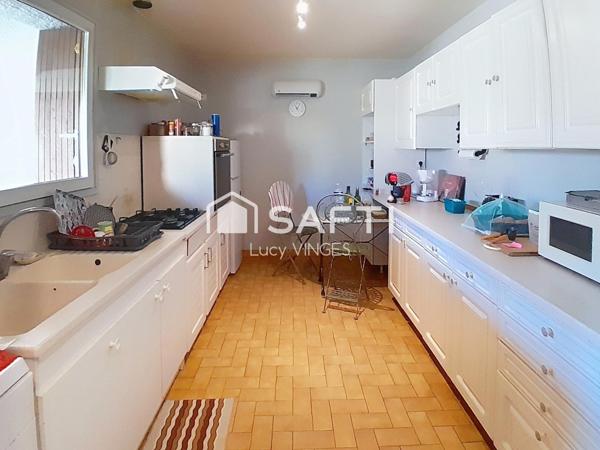 Maison de plain-pied avec piscine