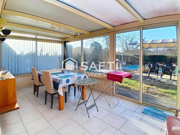 Maison de plain-pied avec piscine