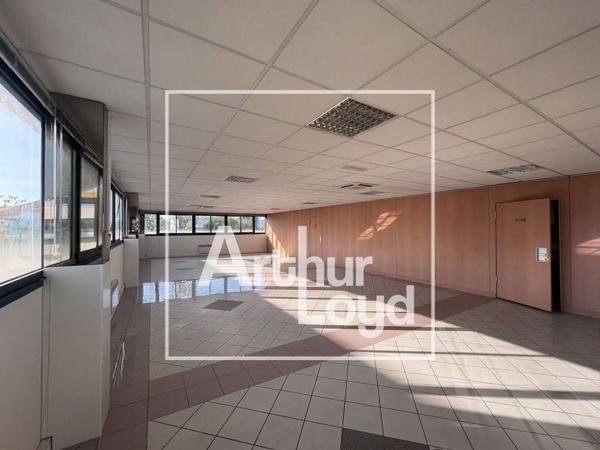 BUREAUX 195 M² EN RDC - EMPLACEMENT STRATÉGIQUE - NIMES - LOCATION