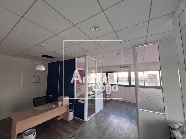 BUREAUX 195 M² EN RDC - EMPLACEMENT STRATÉGIQUE - NIMES - LOCATION