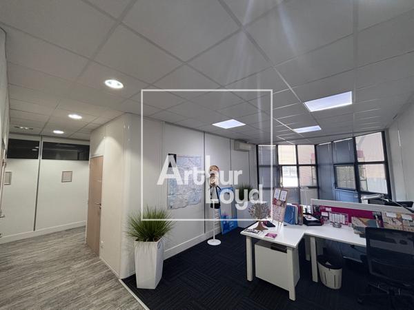 BUREAUX 195 M² EN RDC - EMPLACEMENT STRATÉGIQUE - NIMES - LOCATION