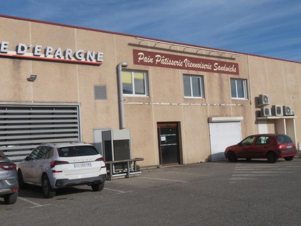DIGNE LES BAINS (04) Location local/bureau 83 m² avec 20 places de stationnement