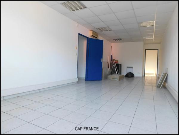 DIGNE LES BAINS (04) Location local/bureau 83 m² avec 20 places de stationnement