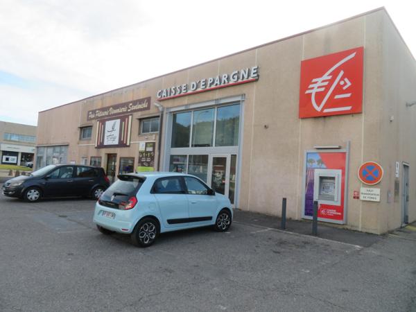 DIGNE LES BAINS (04) Location local/bureau 83 m² avec 20 places de stationnement