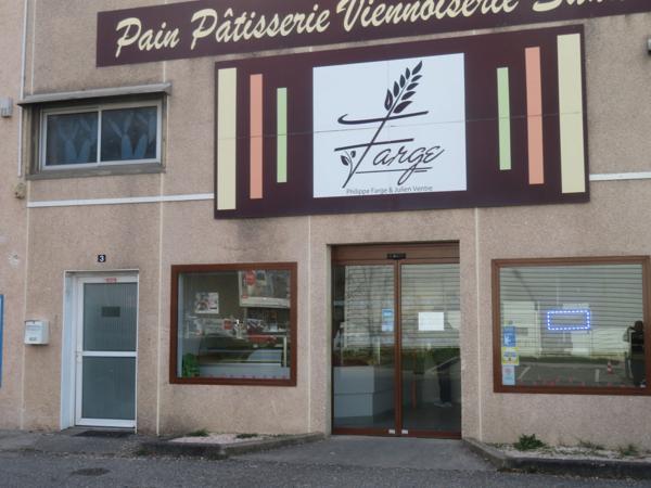 DIGNE LES BAINS (04) Location local/bureau 83 m² avec 20 places de stationnement