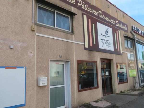 DIGNE LES BAINS (04) Location local/bureau 83 m² avec 20 places de stationnement