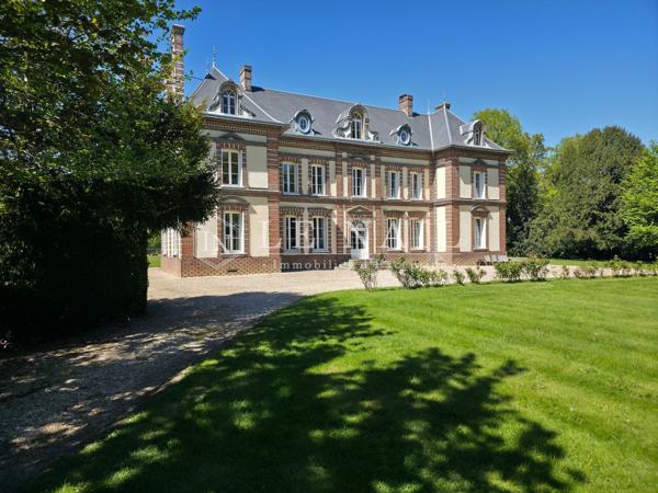 Gentilhommière du XIXème siècle et ses dépendances, sur parc attenant de 2.2 hectares, en Normandie