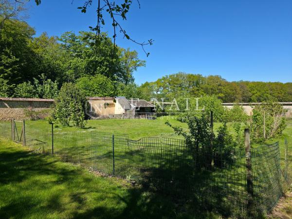 Gentilhommière du XIXème siècle et ses dépendances, sur parc attenant de 2.2 hectares, en Normandie