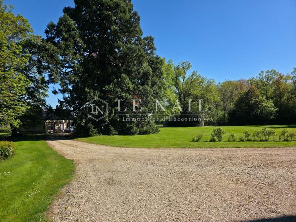 Gentilhommière du XIXème siècle et ses dépendances, sur parc attenant de 2.2 hectares, en Normandie