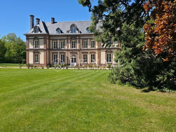 Gentilhommière du XIXème siècle et ses dépendances, sur parc attenant de 2.2 hectares, en Normandie