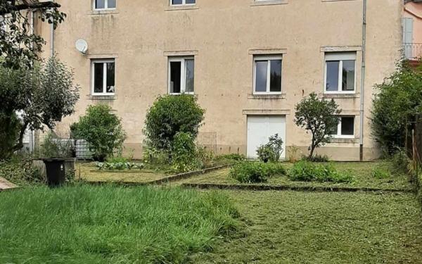 Immeuble à vendre    8 pièces •  Fraize