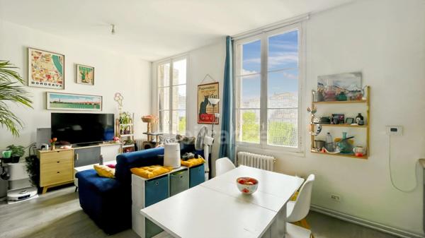 Dpt Gironde (33), à vendre BORDEAUX, appartement T2 loué de 49m² avec Cave