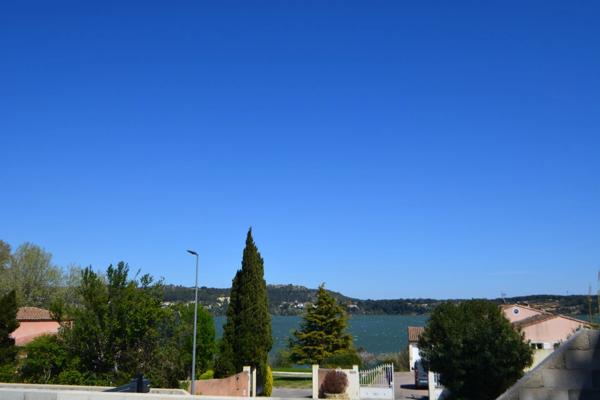 Maison contemporiane 6 pièces Piscine vue étang de l'olivier