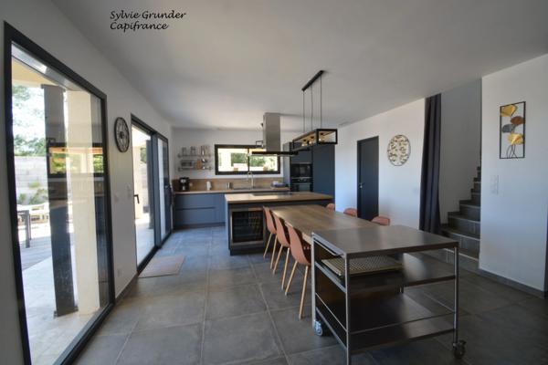 Maison contemporiane 6 pièces Piscine vue étang de l'olivier