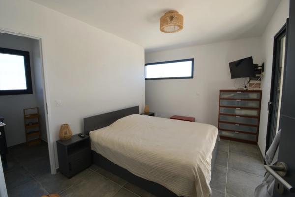 Maison contemporiane 6 pièces Piscine vue étang de l'olivier