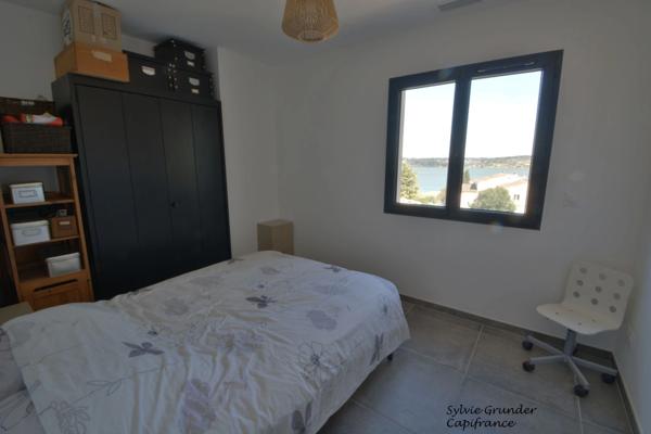 Maison contemporiane 6 pièces Piscine vue étang de l'olivier