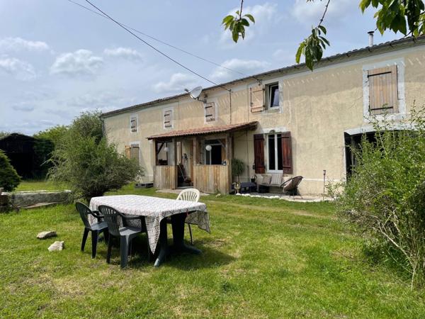 Maison en pierre avec dépendances