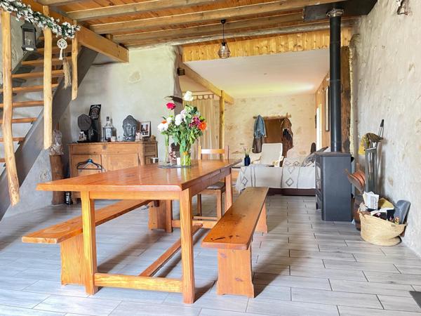 Maison en pierre avec dépendances