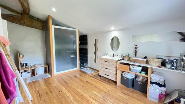 Maison en pierre avec dépendances