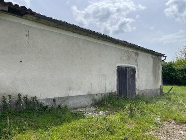 Maison en pierre avec dépendances