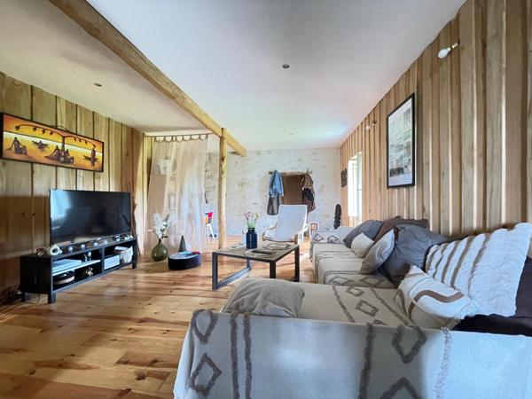 Maison en pierre avec dépendances