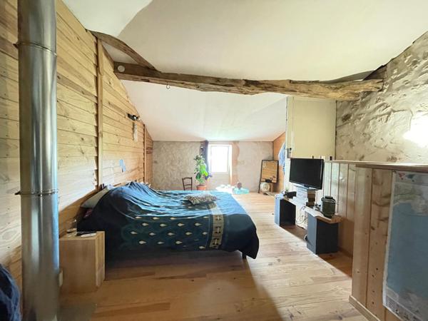 Maison en pierre avec dépendances