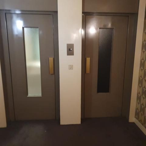 Beau studio face a la maison de la radio