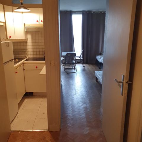 Beau studio face a la maison de la radio