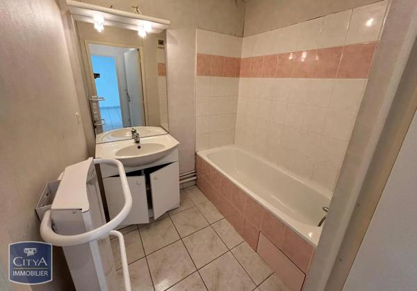 Appartement à louer 2 pièces 47.6m² Bressuire (79300)