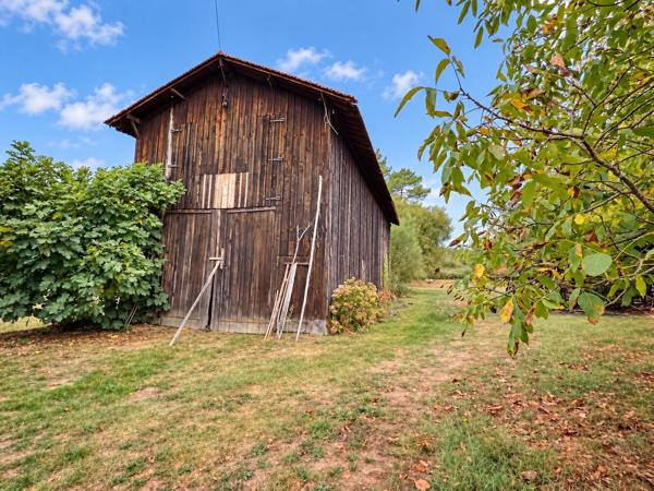 Propriété de 134 m² avec trois dépendances