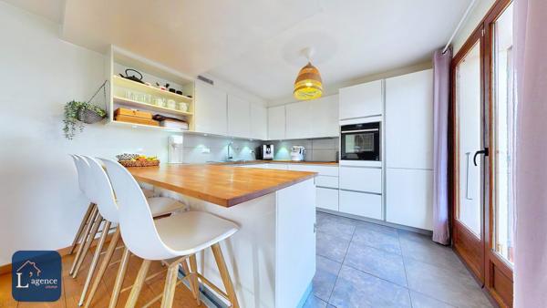 Maison T6 204m² Rénovation récente Parcelle 1 697m² Sous sol Chênex 74520