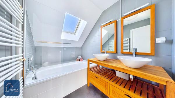 Maison T6 204m² Rénovation récente Parcelle 1 697m² Sous sol Chênex 74520