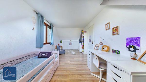 Maison T6 204m² Rénovation récente Parcelle 1 697m² Sous sol Chênex 74520