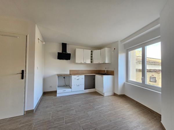 Maison à vendre Roullet Saint Estephe 3 pièce(s) 69