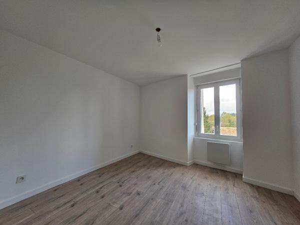 Maison à vendre Roullet Saint Estephe 3 pièce(s) 69