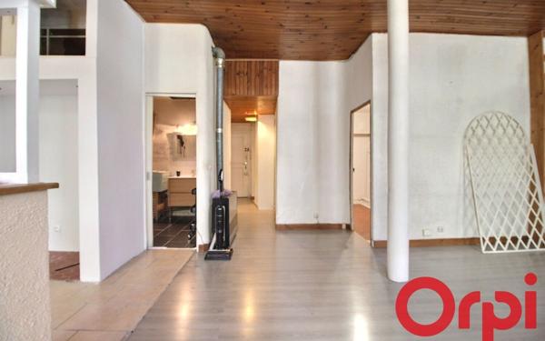 Appartement à vendre    3 pièces • 82,02 m2 Marseille 7