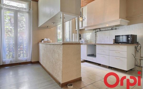 Appartement à vendre    3 pièces • 82,02 m2 Marseille 7