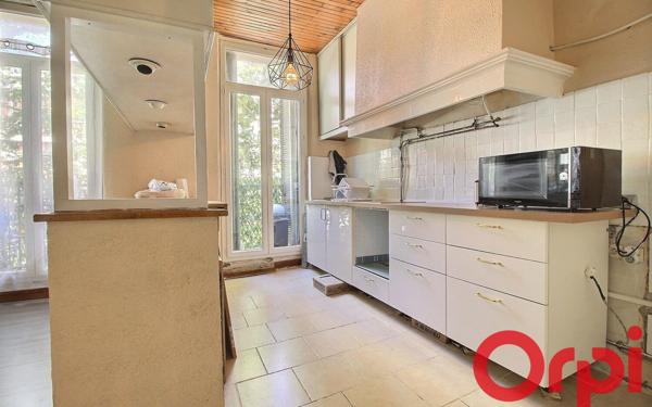 Appartement à vendre    3 pièces • 82,02 m2 Marseille 7