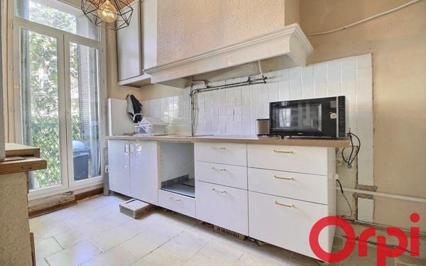 Appartement à vendre    3 pièces • 82,02 m2 Marseille 7